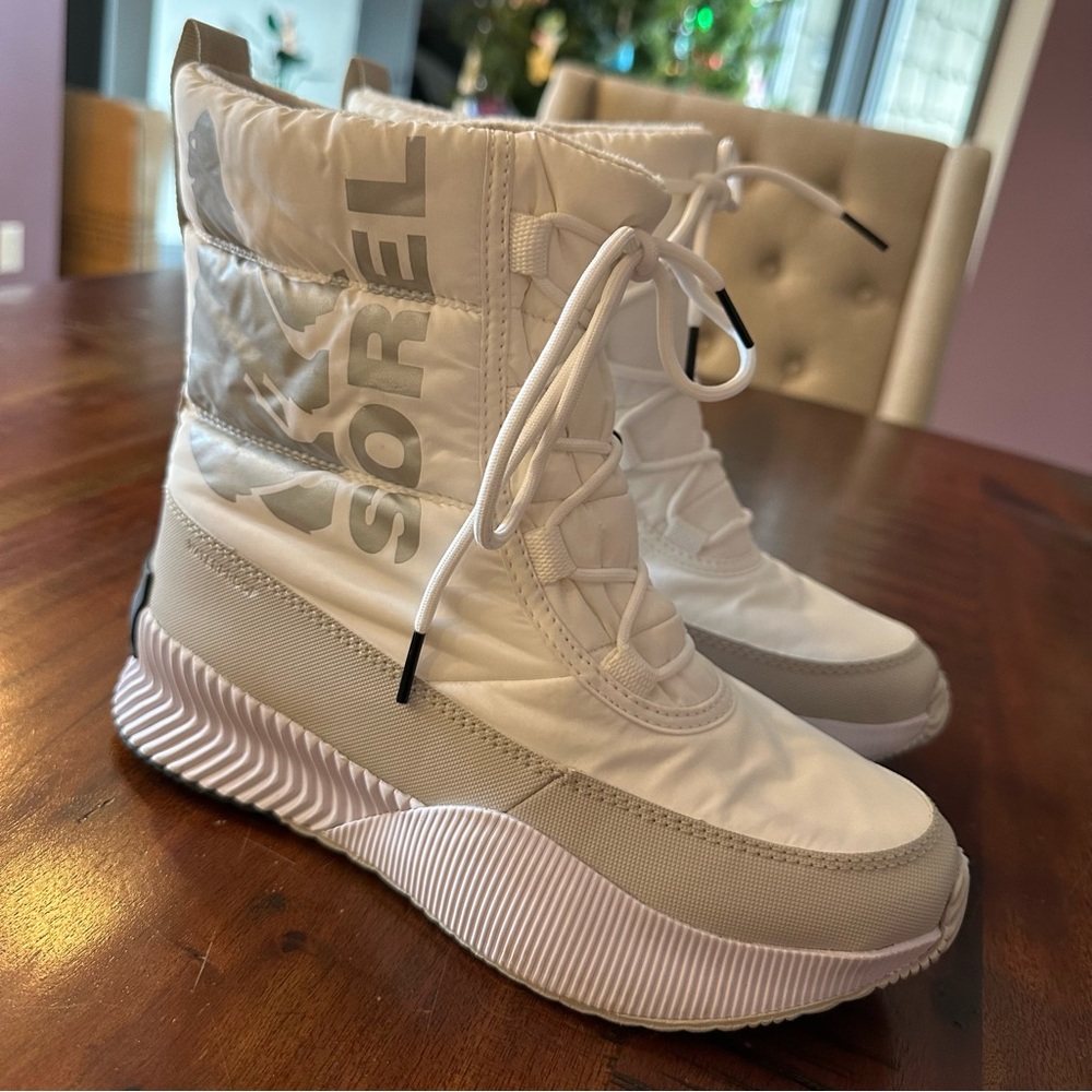 Sorel white puffy boots